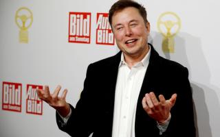 Tài sản của tỉ phú giàu nhất thế giới Elon Musk vượt 302 tỉ USD