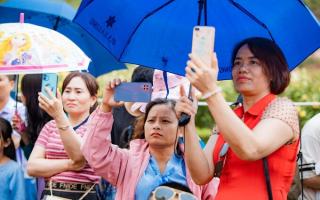 Hàng nghìn du khách tới Fansipan xem “kỵ mã” tung vó trong mưa