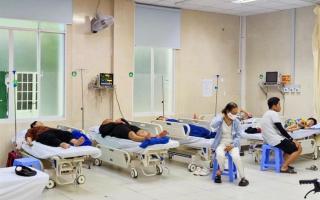 345 người nhập viện sau khi ăn cơm gà: Một thai phụ chuyển biến nặng