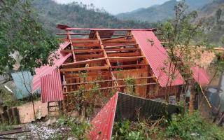 Nghệ An: Xuất hiện mưa đá khiến nhiều nhà hư hỏng, 1 người bị thương