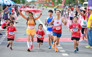 Hơn 3.200 vận động viên tranh tài tại giải marathon Hành trình về Làng Sen 2024