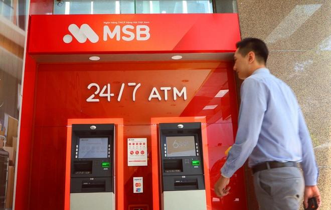 Doanh nghiệp hụt hơi, ngân hàng băng băng về đích