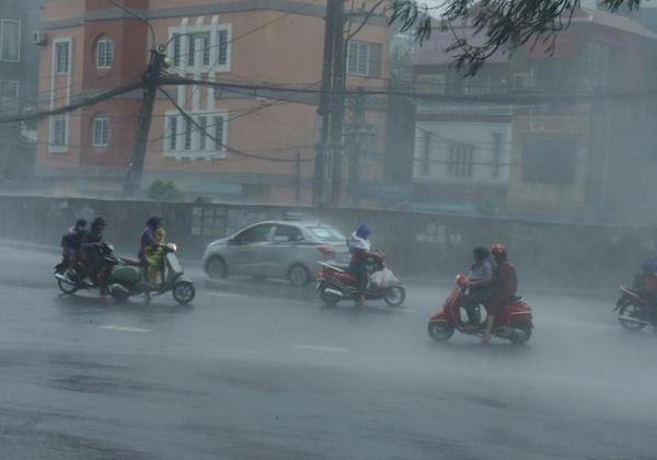 Không khí lạnh trái mùa tràn về miền Bắc, có nơi dưới 18 độ C